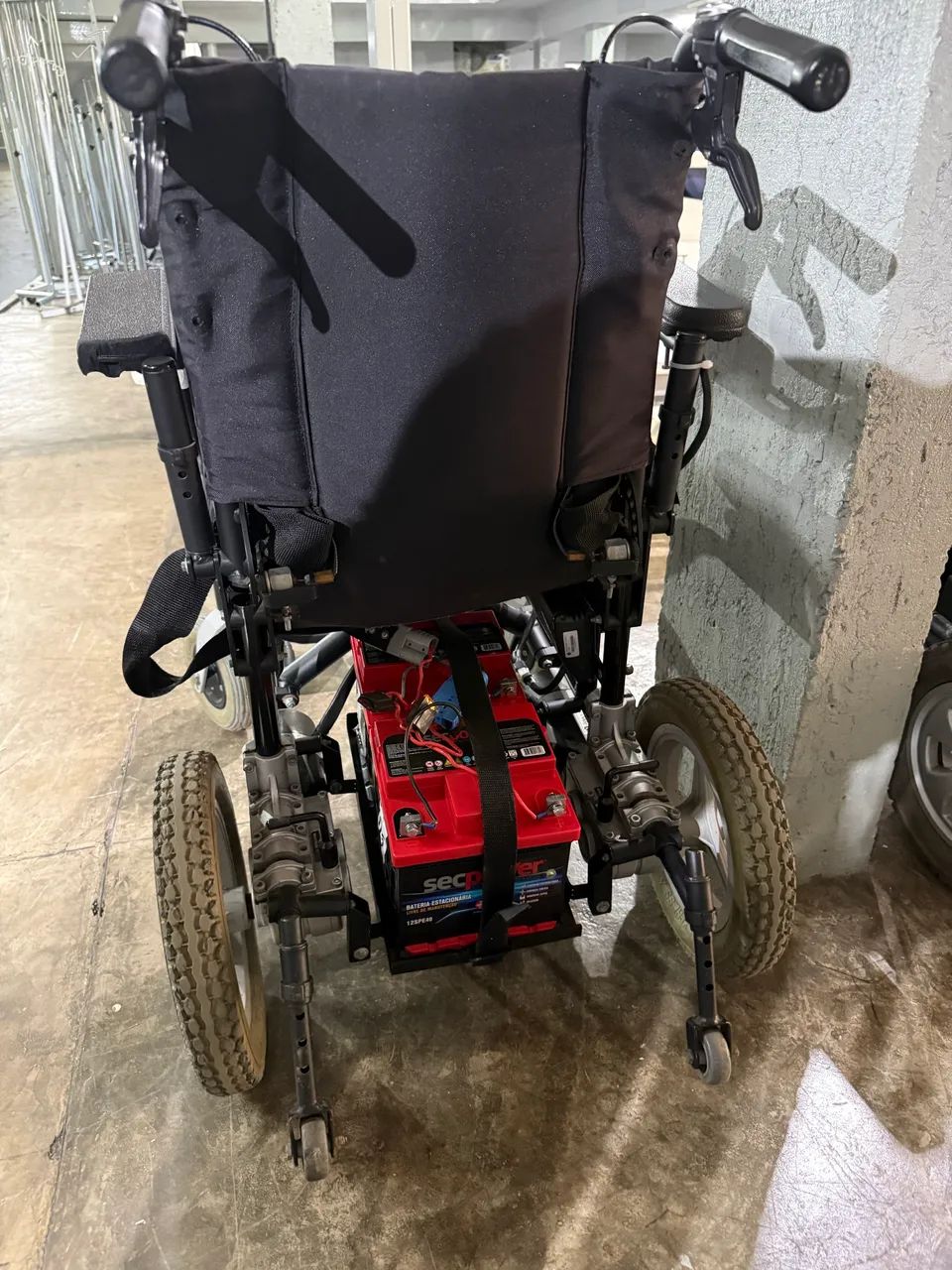 Cadeira de rodas motorizada usada - Foto 4