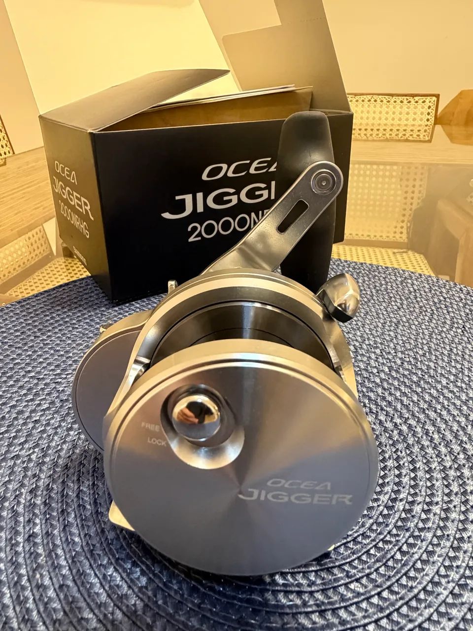 Carretilha de Pesca Shimano Ocea Jigger 2000 NRHG Direita