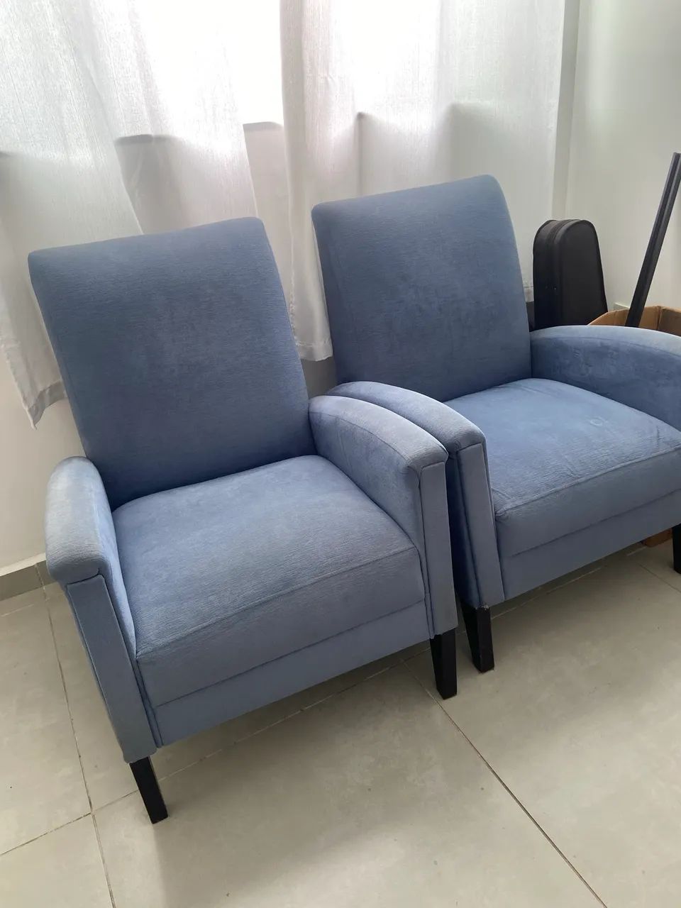 Poltronas madeira maciça 