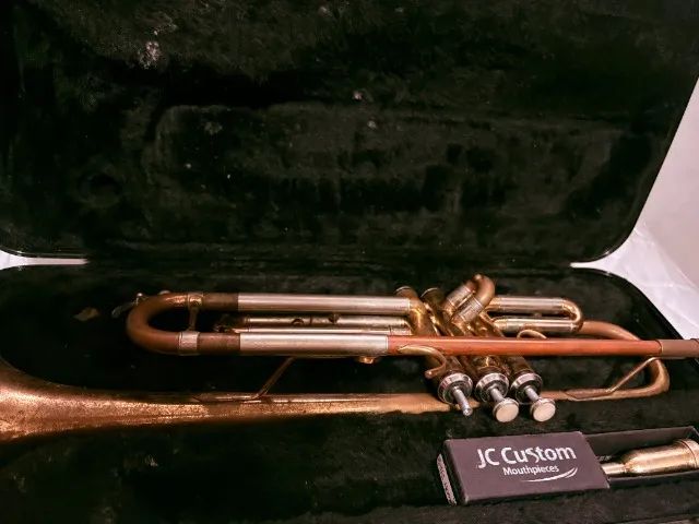 Trompete Dolphin + Bocal JC Custom B4LS + Case Rígido - Foto 3