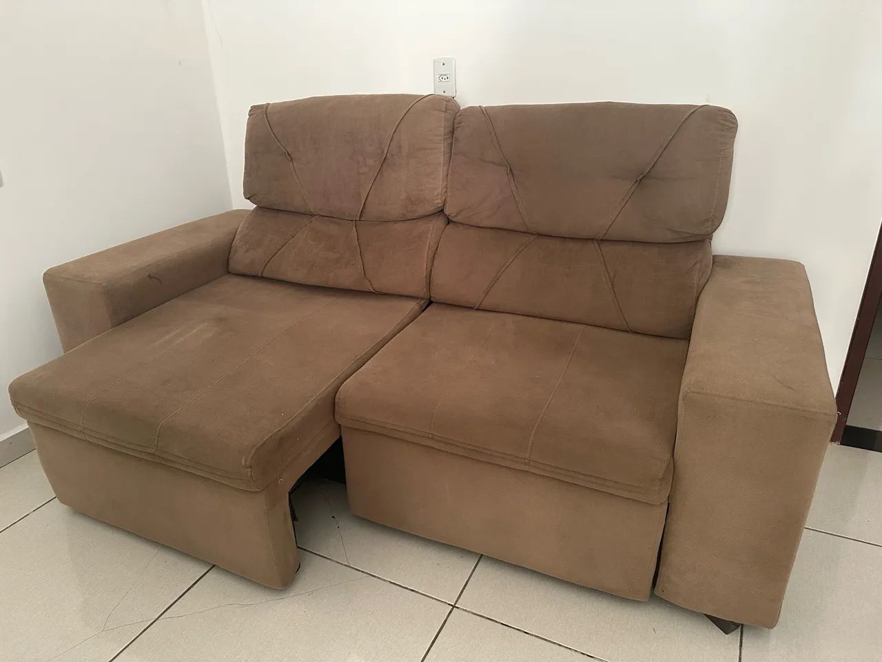 VENDO SOFÁ RETRÁTIL E RECLINÁVEL - MARROM - Foto 2