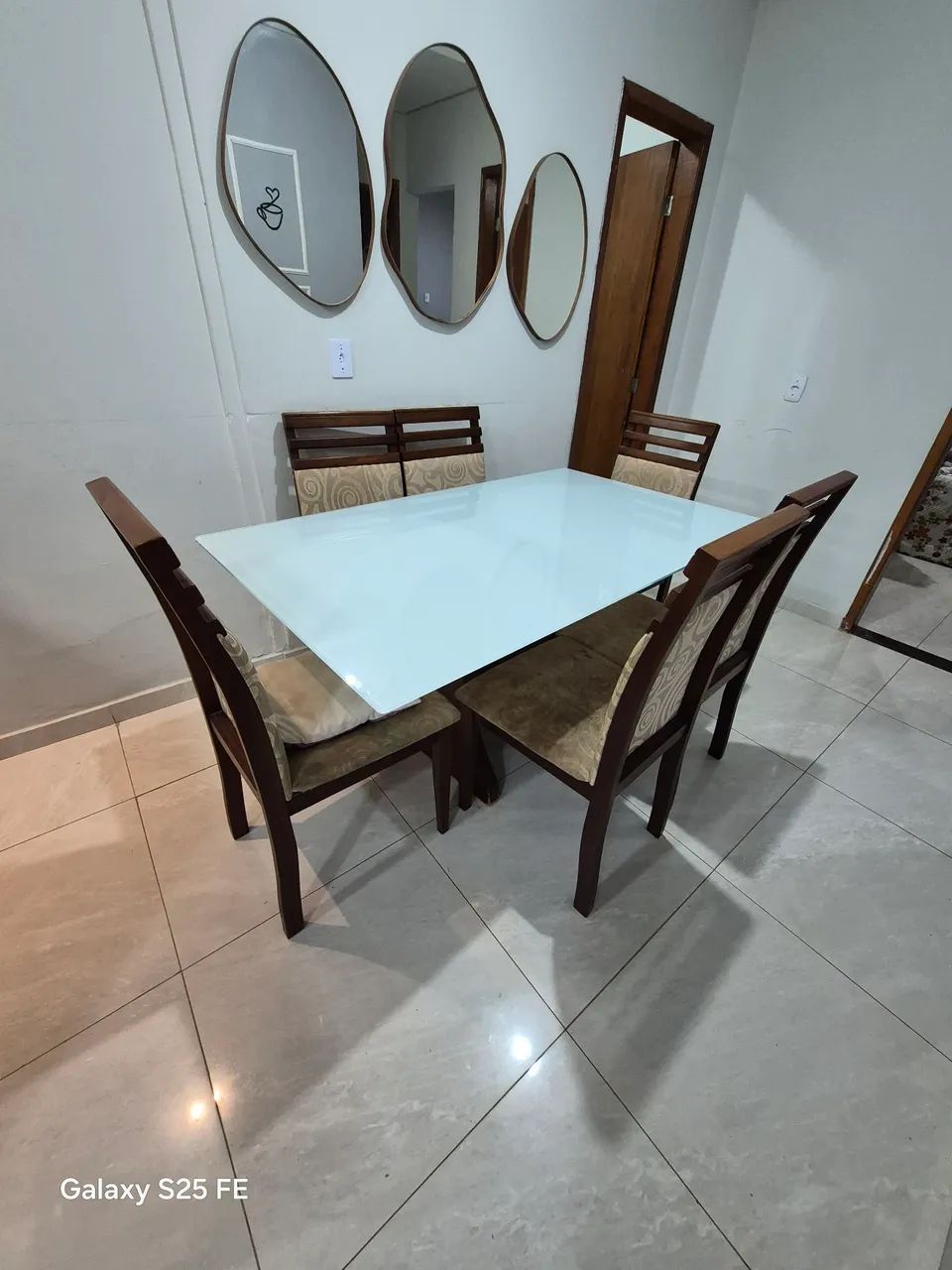 Mesa com 6 cadeiras - Foto 2