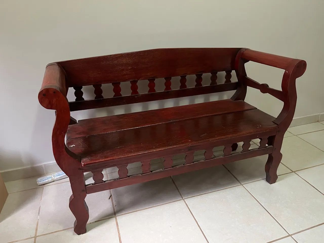 Vendo 2 bancos de madeira 