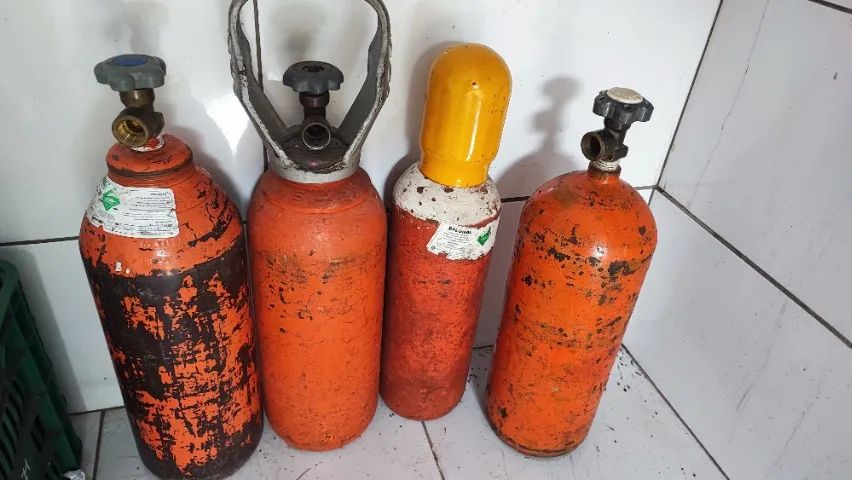 Cilindros de gás hélio de 1m³