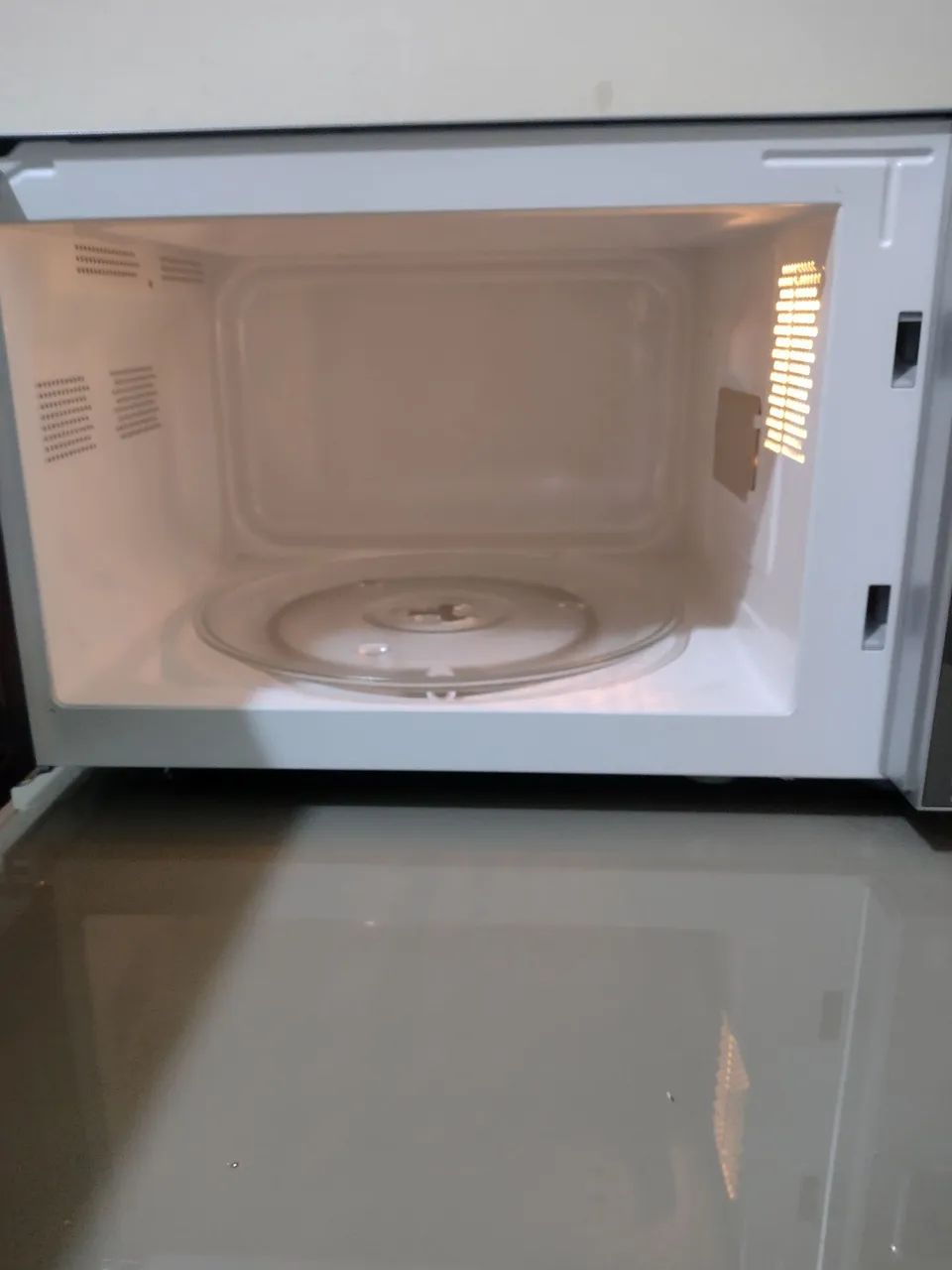 Microondas Philco 25 litros, Cinza Metálico, Espelhado  - Foto 2