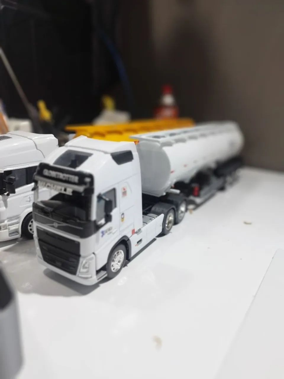 Carreta miniatura volvo personalizado  1.32 , carreta tanque personalizado com acrílico  - Foto 3