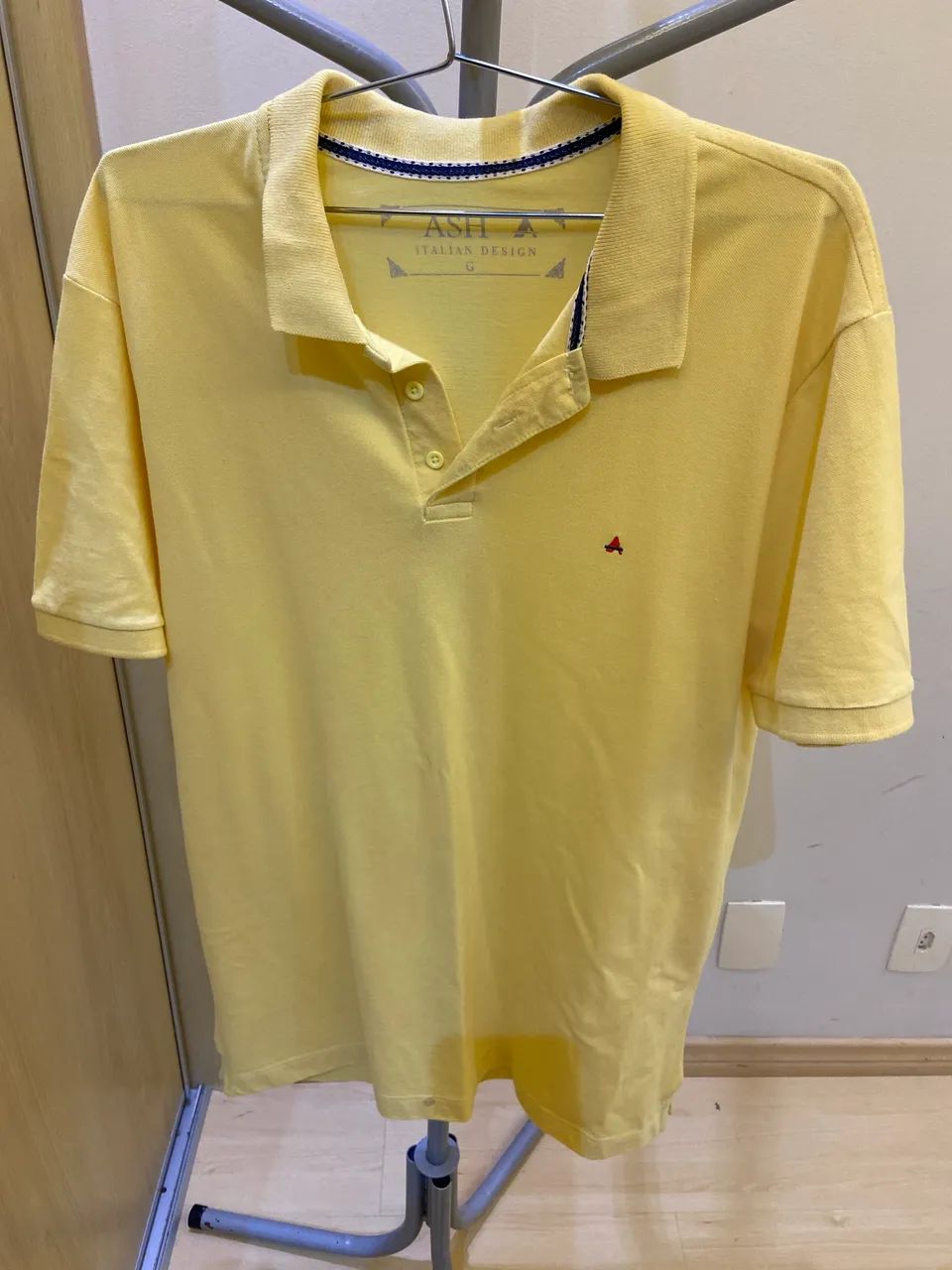 Camisa polo amarela 