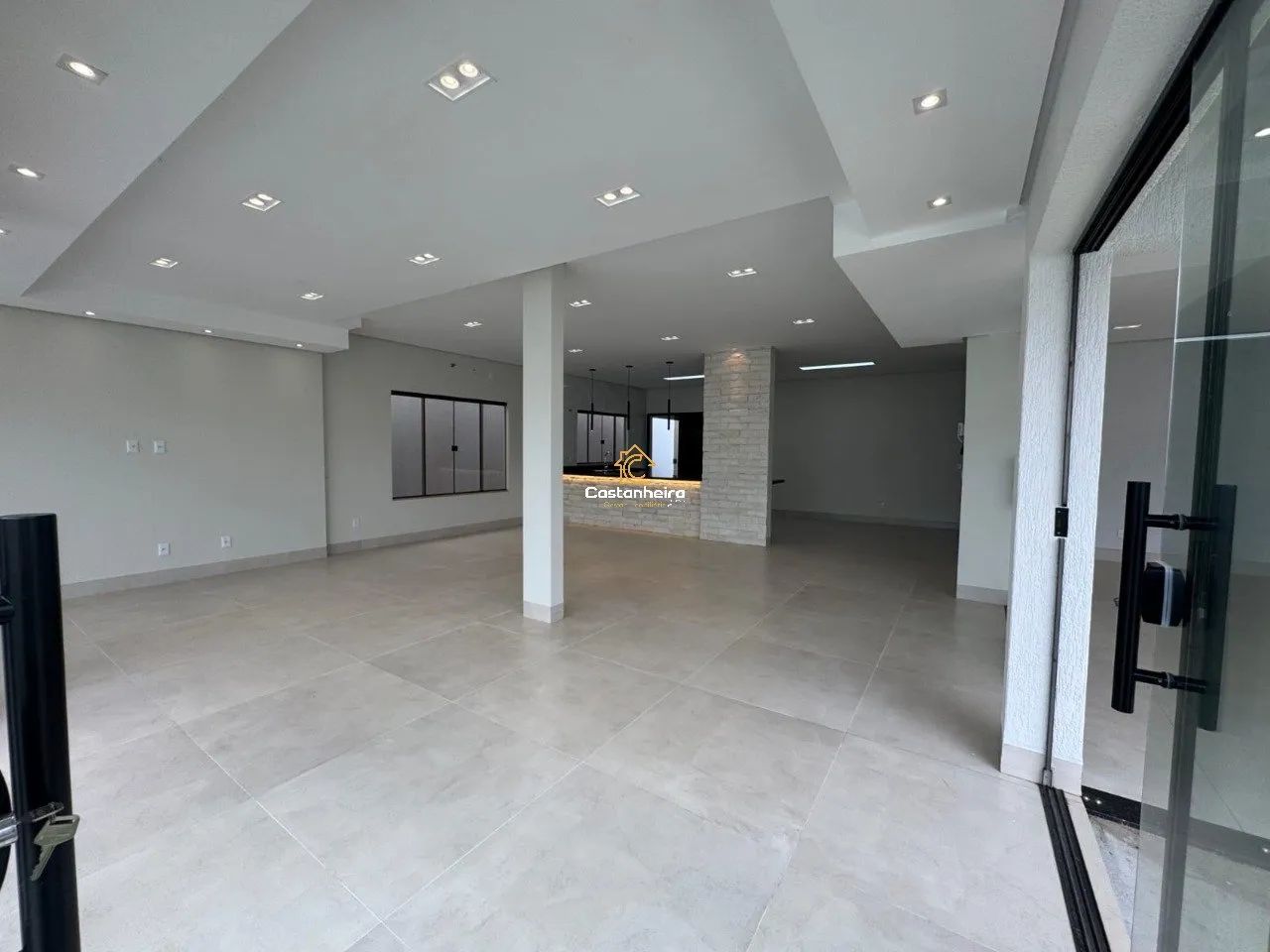 Casa com Edícula Gourmet - 03 Quartos sendo 01 Suíte Master com Closet e Banheira em Área  - Foto 4