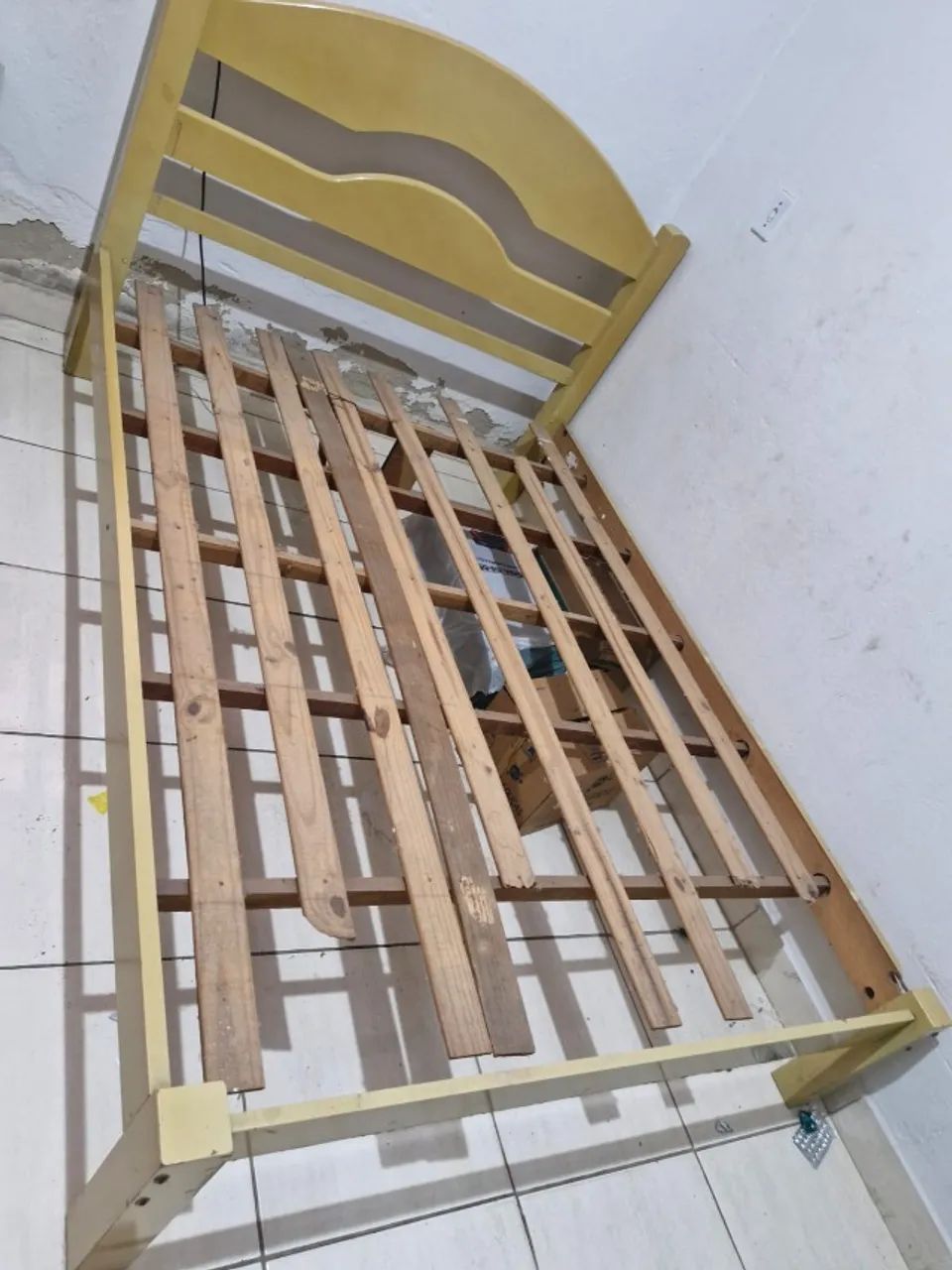 Cama de casal usada