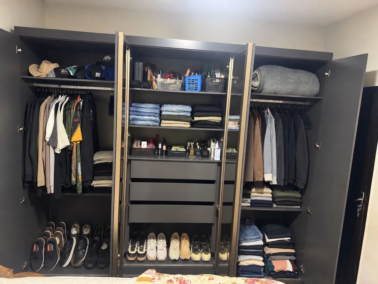 Guarda-roupa lindo, moderno e super espaçoso! - Foto 2