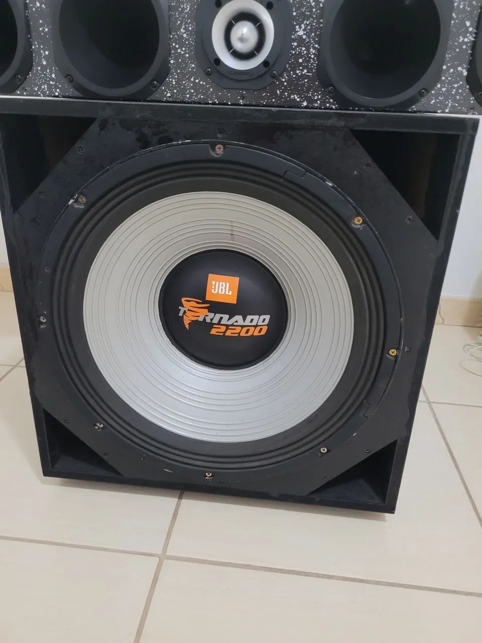 Alto falante tornado 18 polegadas