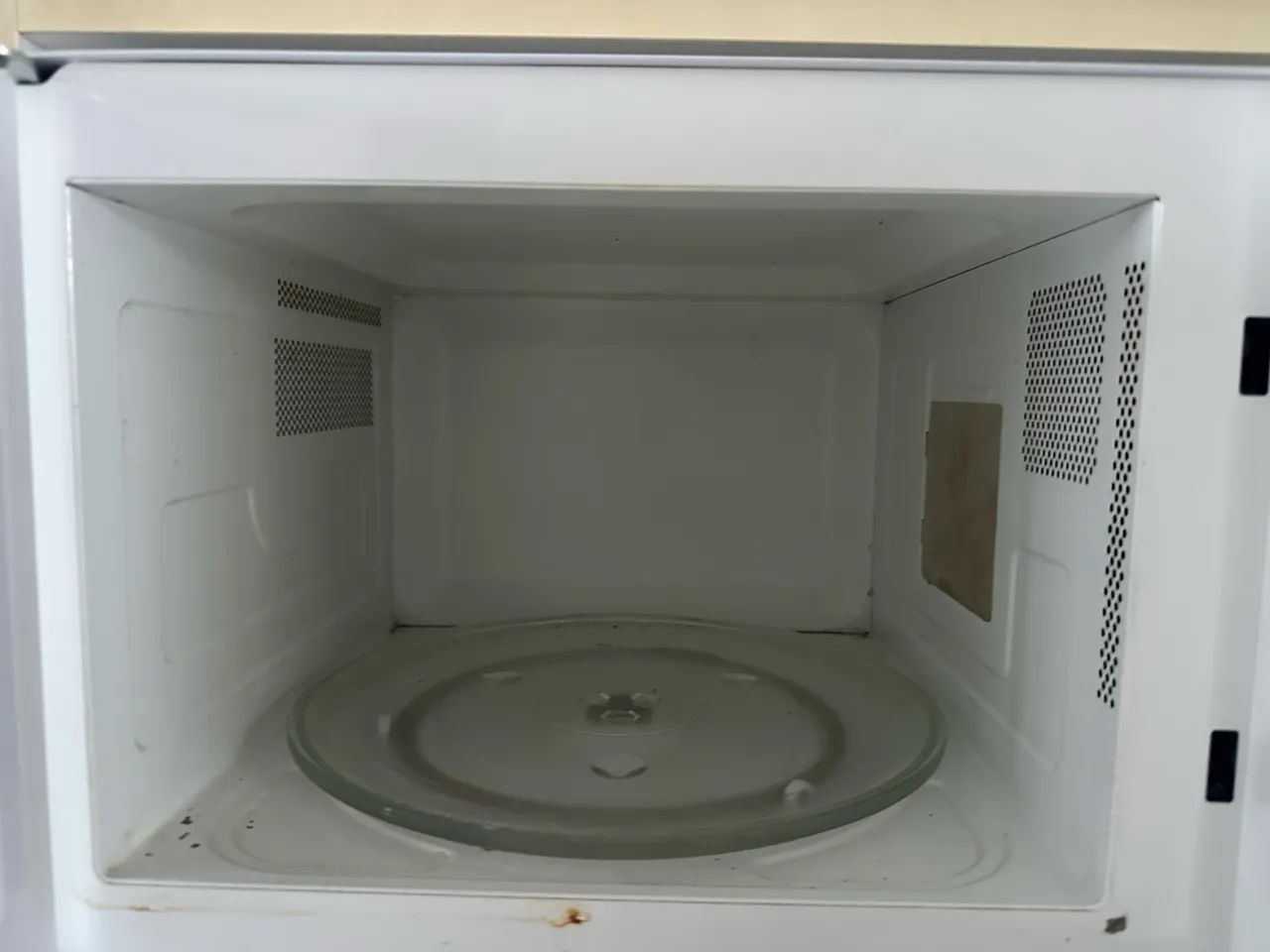 Vendo ou troco microondas Panasonic 21L - Foto 5