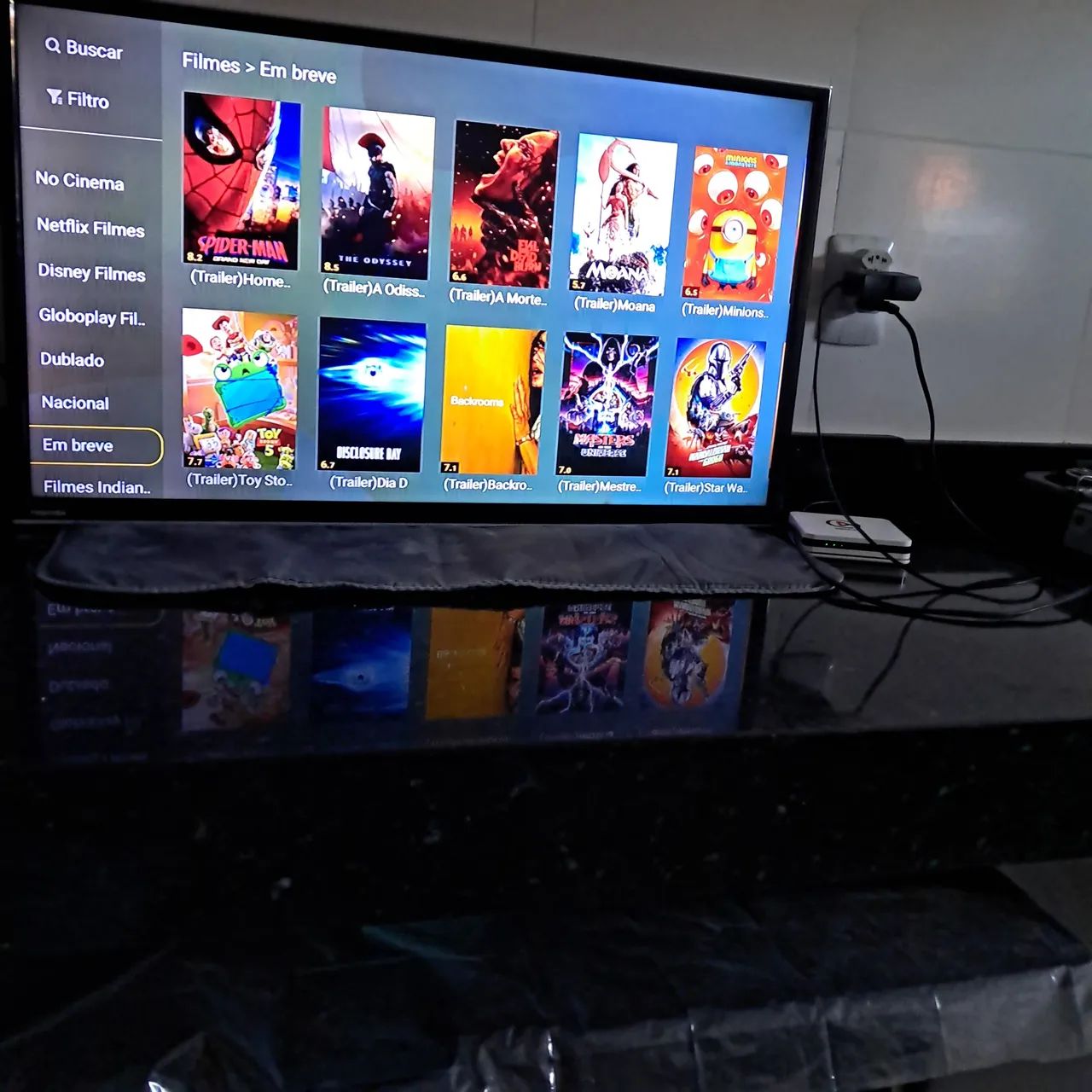 Tv de 32 polegadas, mas controle, (OBS: NÃO SMART) a mesma está funcionando perfeitamente  - Foto 2