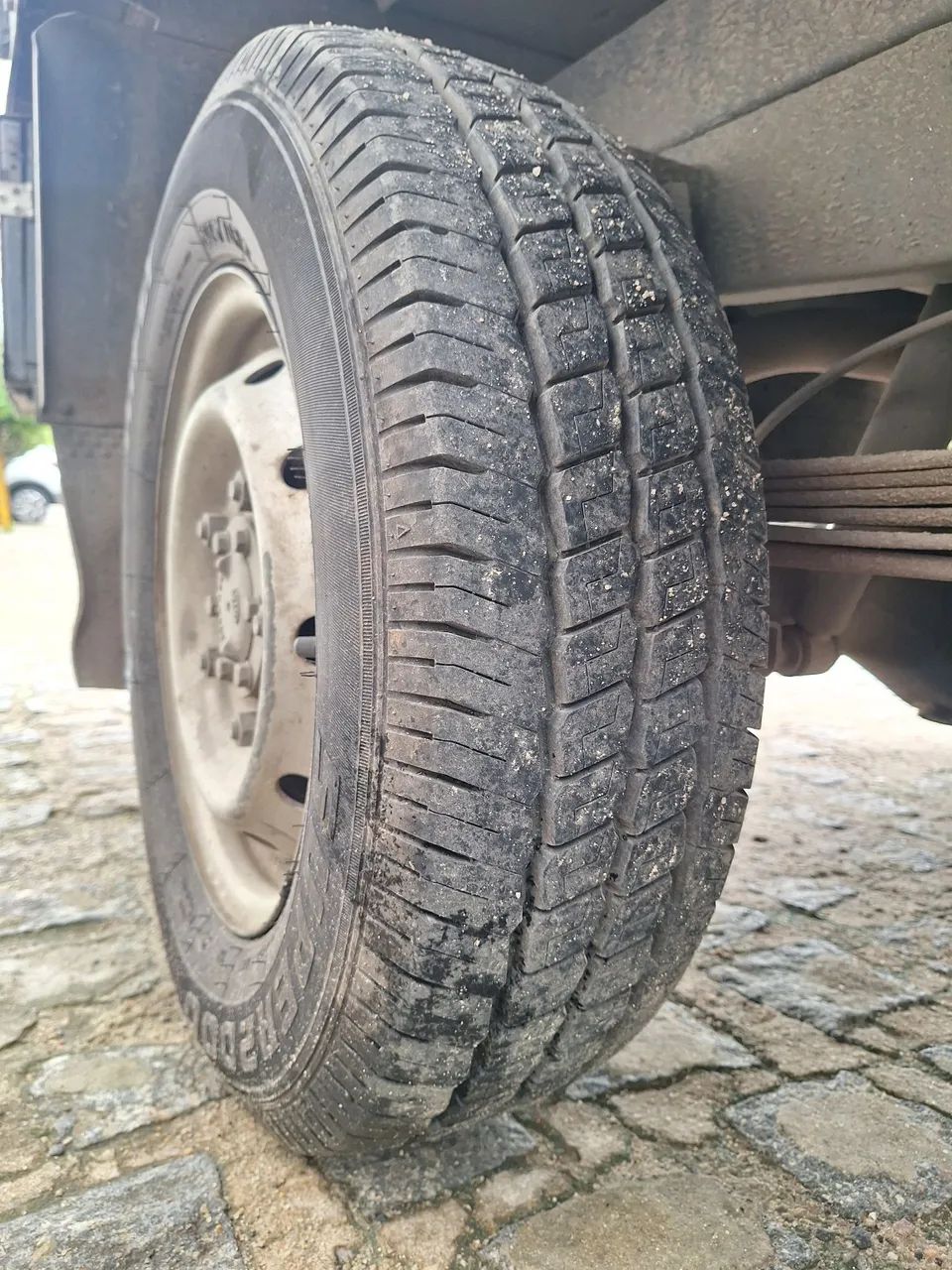 KIA Bongo UK 2500 Baú Randon carga seca 2. dono toda revisada e com pneus novos  - Foto 9