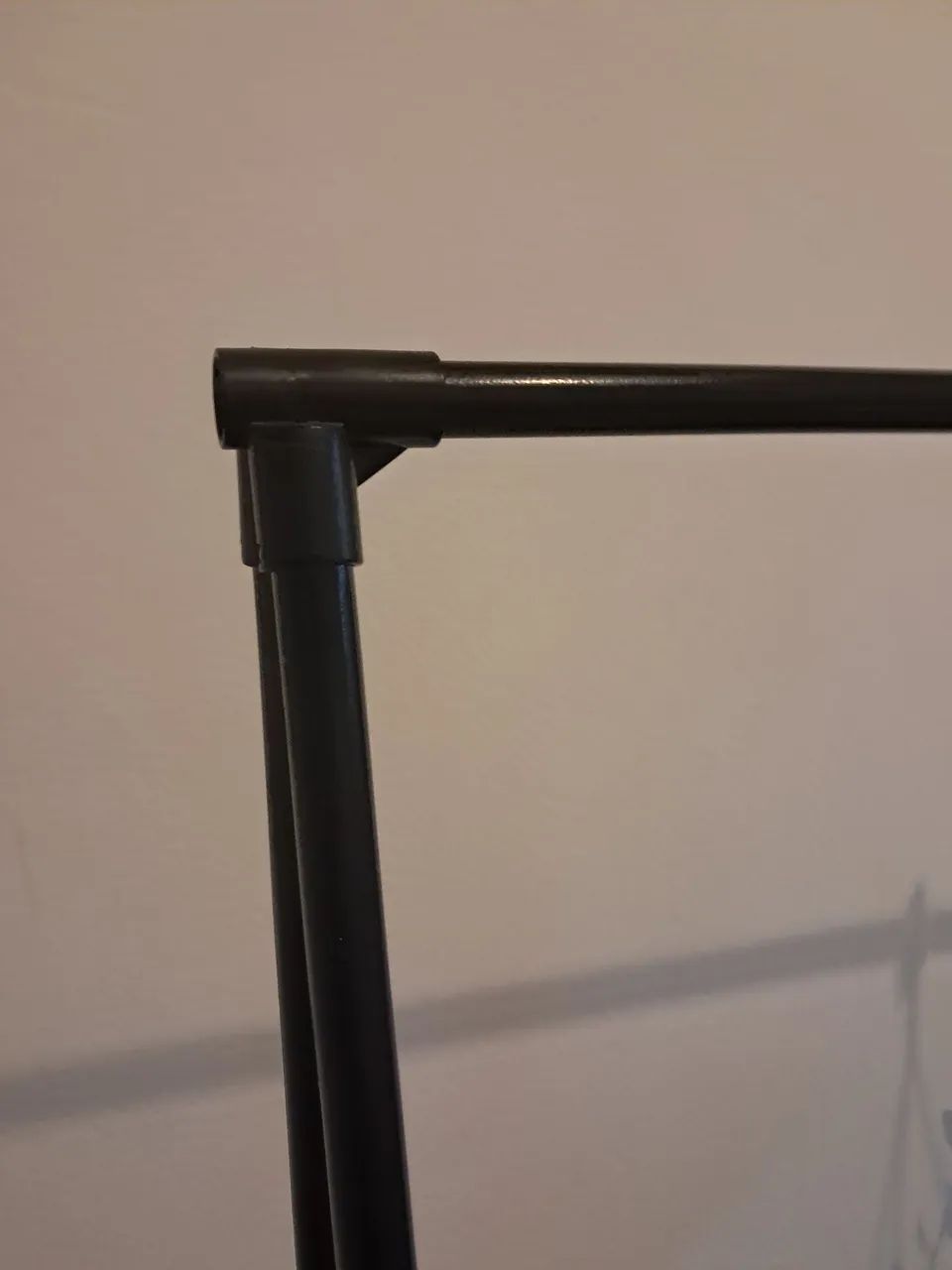 Cabideiro Metal Preto com rodízios e duas prateleiras  - Foto 4