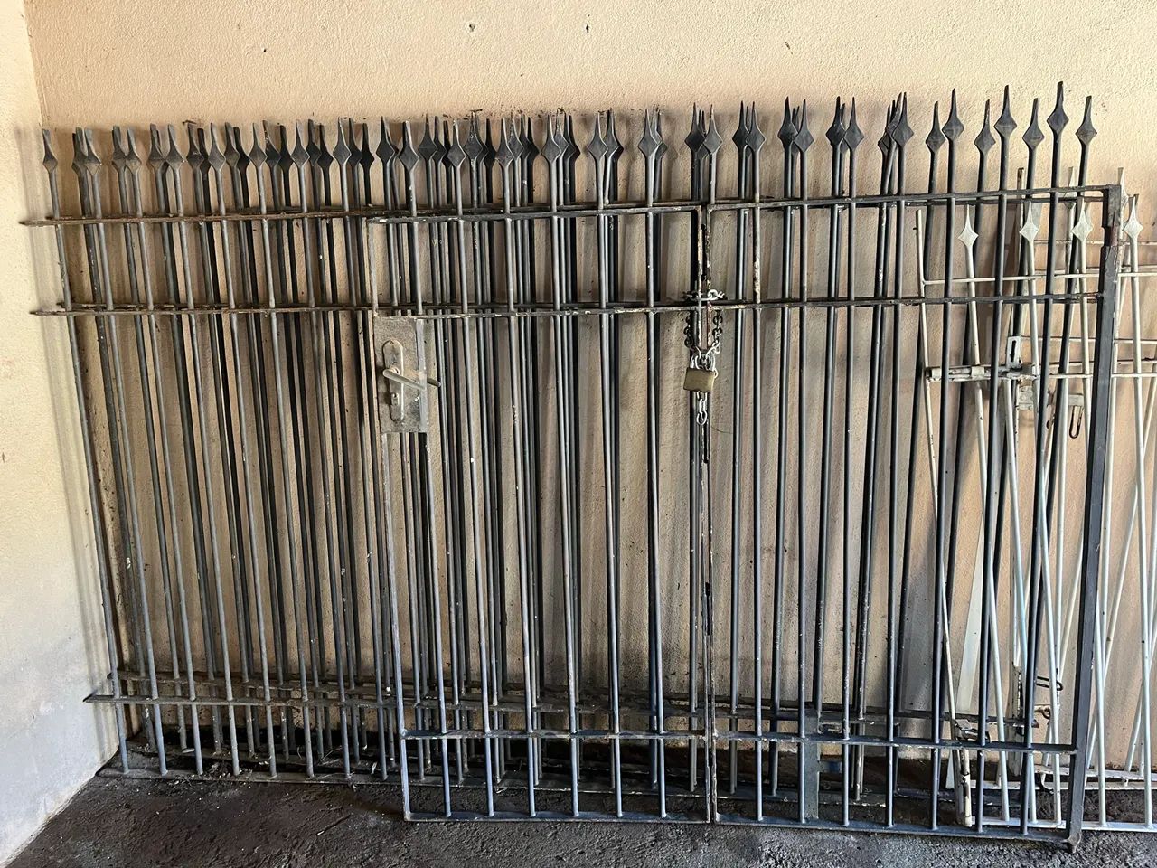 Grade de Ferro 8,75 x1,60m R$2.000,00