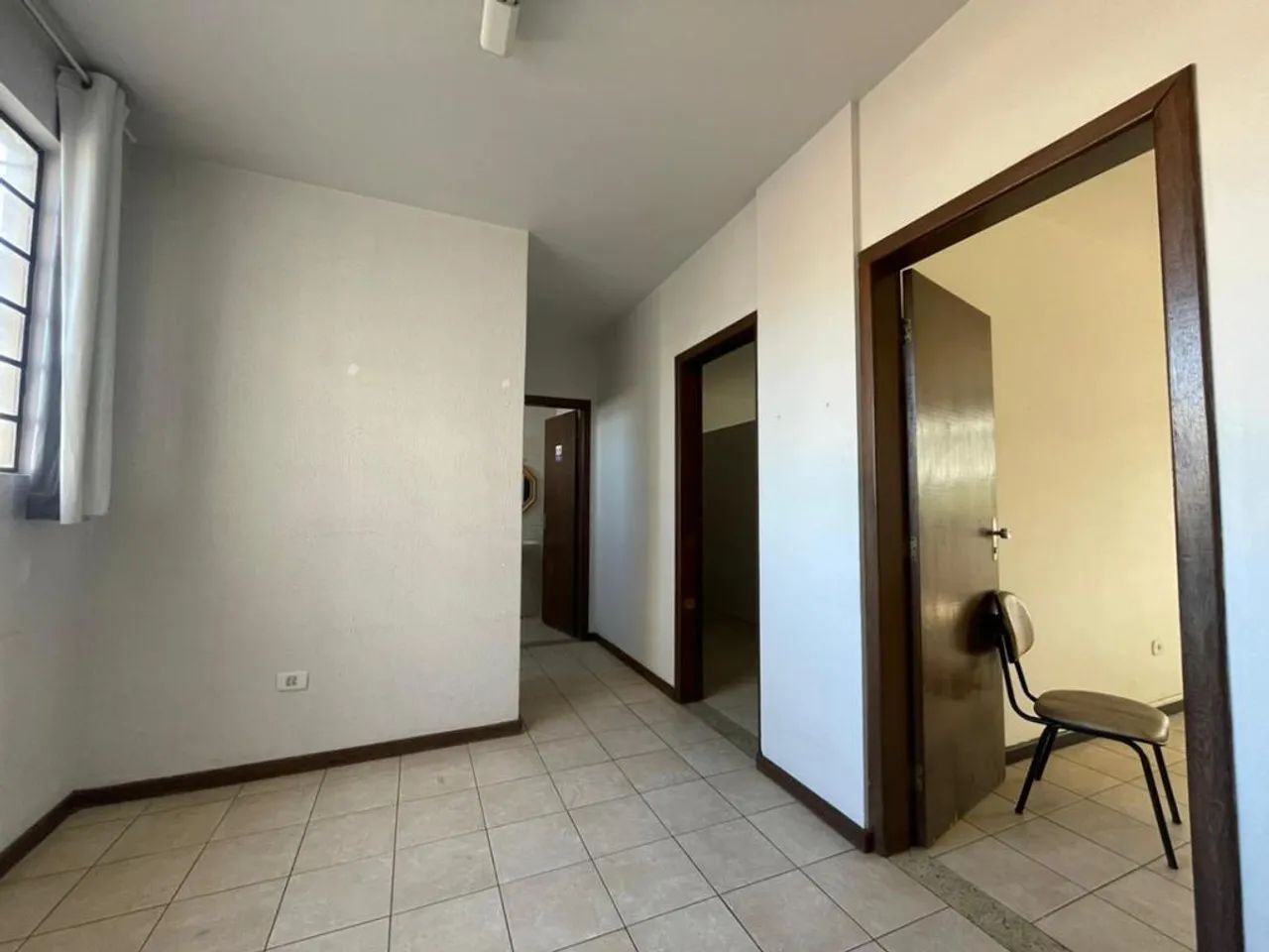 Aluga-se espaço comercial na Zona 02 em Maringá! Com área útil de 50m², este imóvel conta  - Foto 3