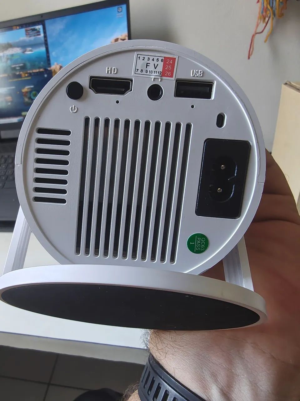 Mini Projetor Hy300 com Wi-fi, Bluetooth, som 5w. Com Android 11, YouTube, Netflix... - Foto 4