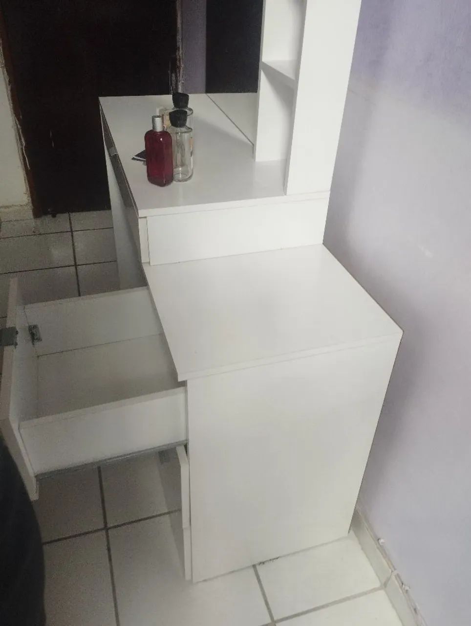 Penteadeira branca com espelho, nichos e 4 gavetas - Foto 3
