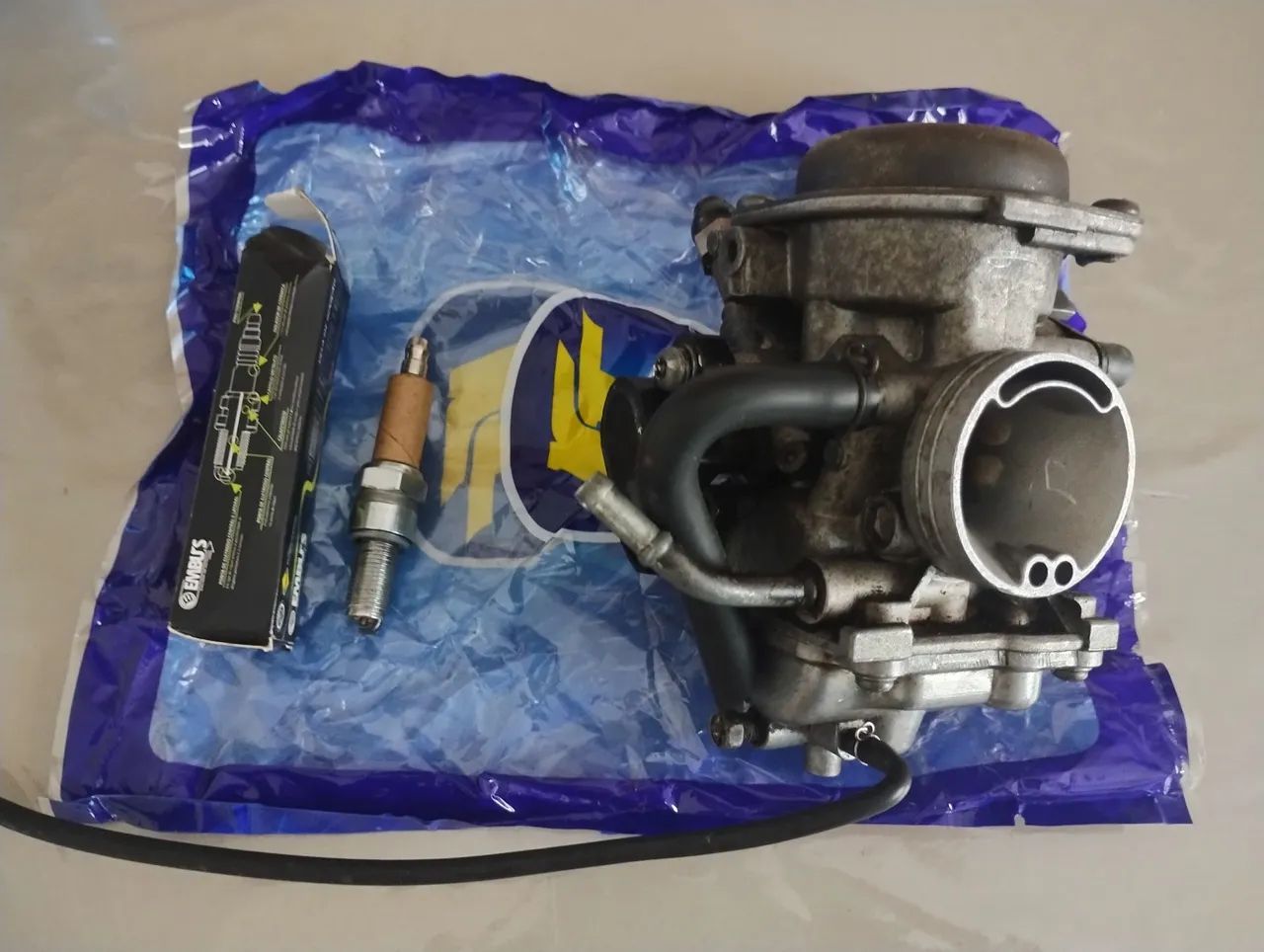 Carburador Suzuki yes completo,semi novo mas vela nova
