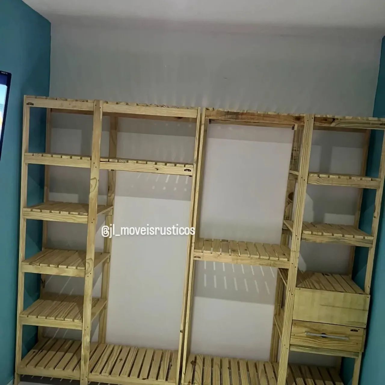 Vendo closet em madeira maciça de pinos - Foto 2