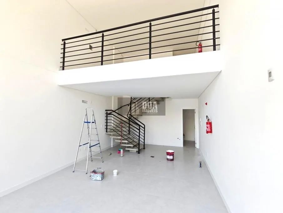 Sala comercial com 76,17 m² a 50 metros da Praia de Jurerê