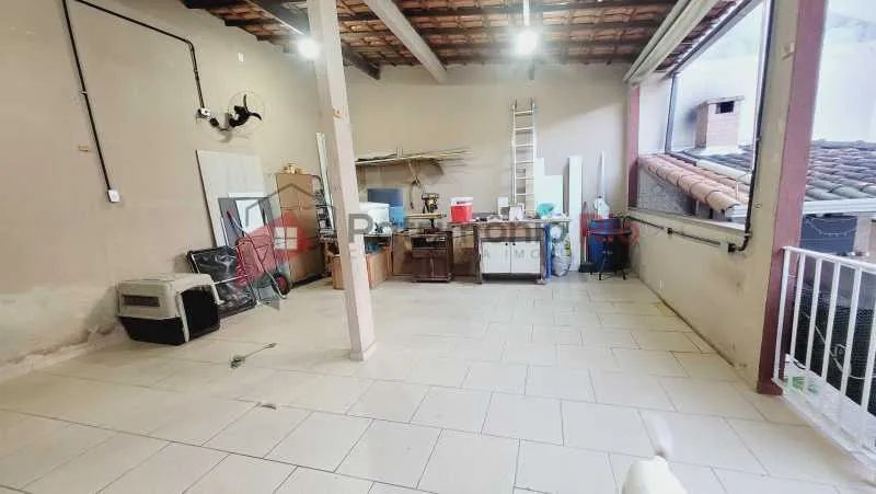 Casa bifamiliar com quintal piscina e churrasqueira! - Foto 5
