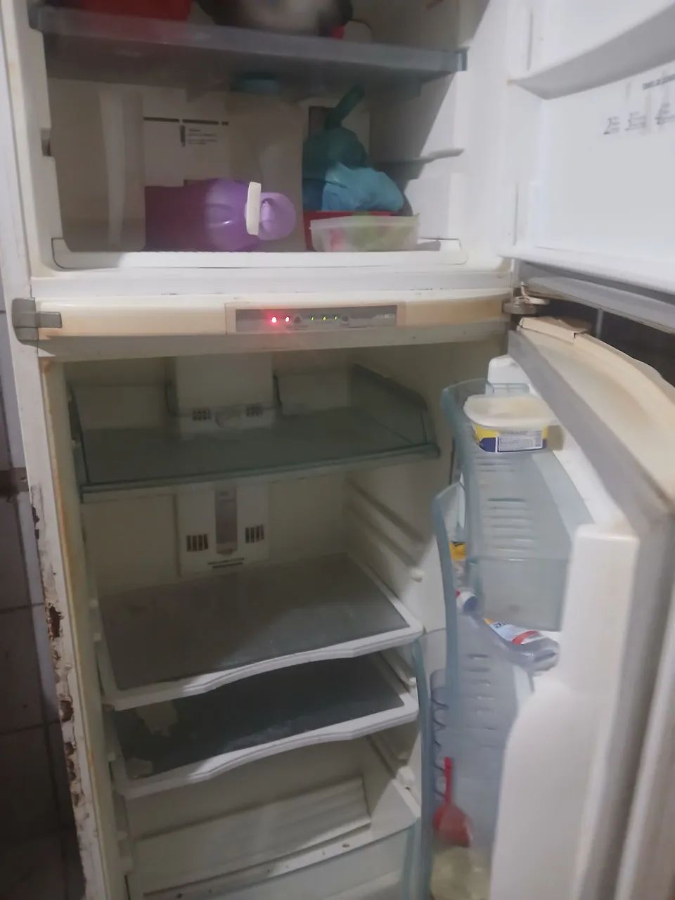 Vendo geladeira 