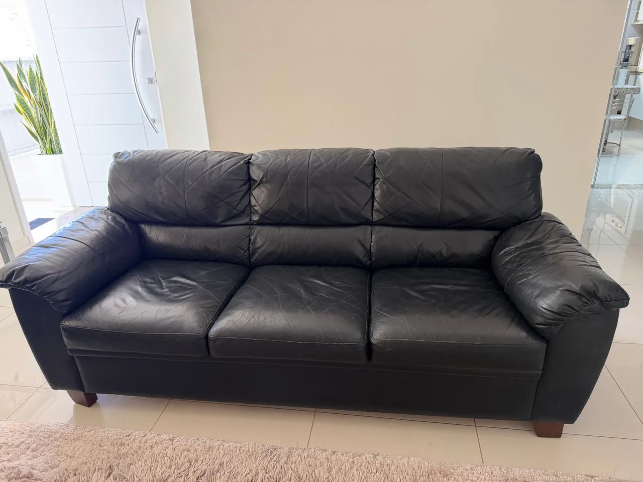 Vendo sofá de couro legítimo  - Foto 2