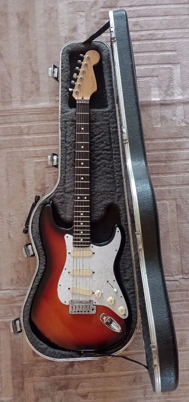 Fender Stratocaster Strat Plus  - Foto 4