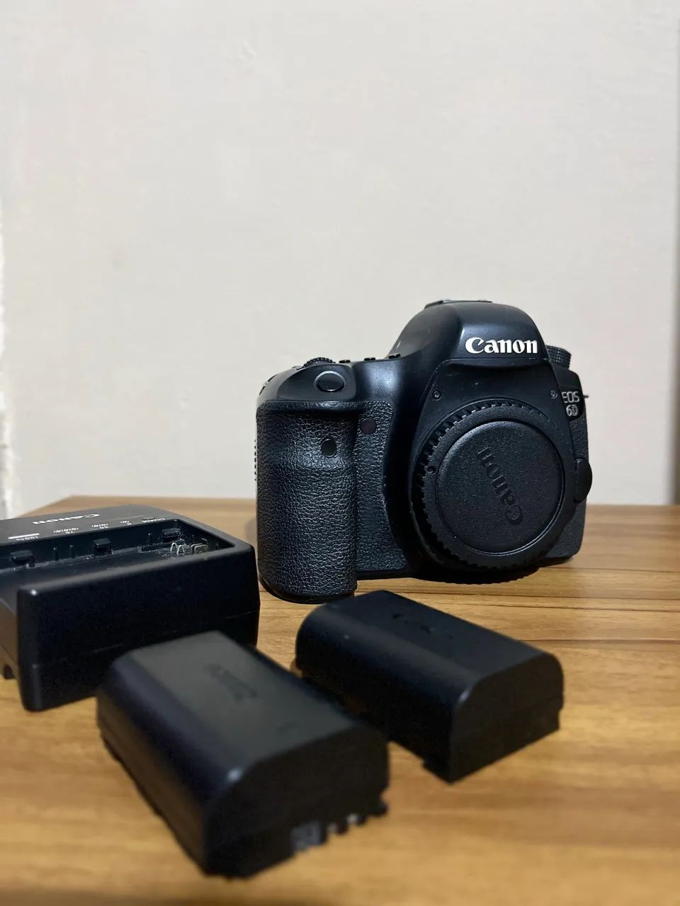 Canon 6d Full Frame + 2 baterias + Carregador