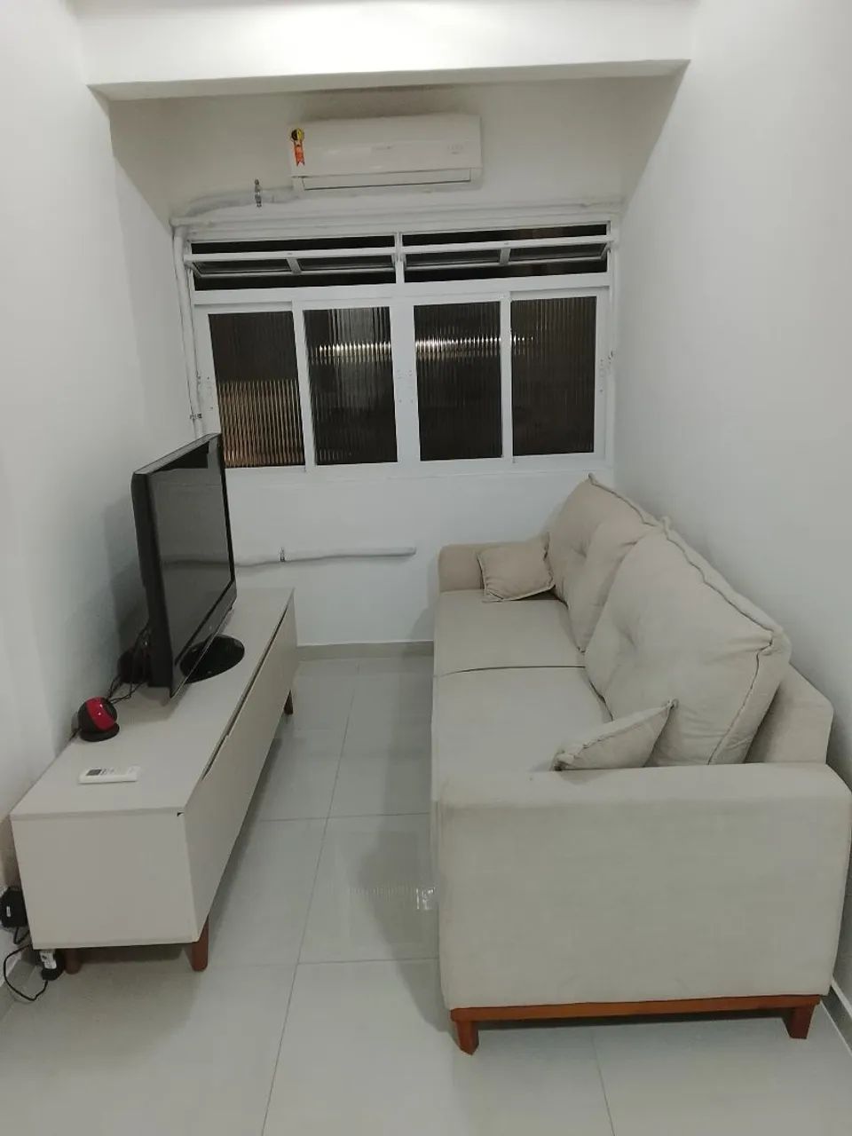 Sala living mobiliada com garagem. - Foto 4