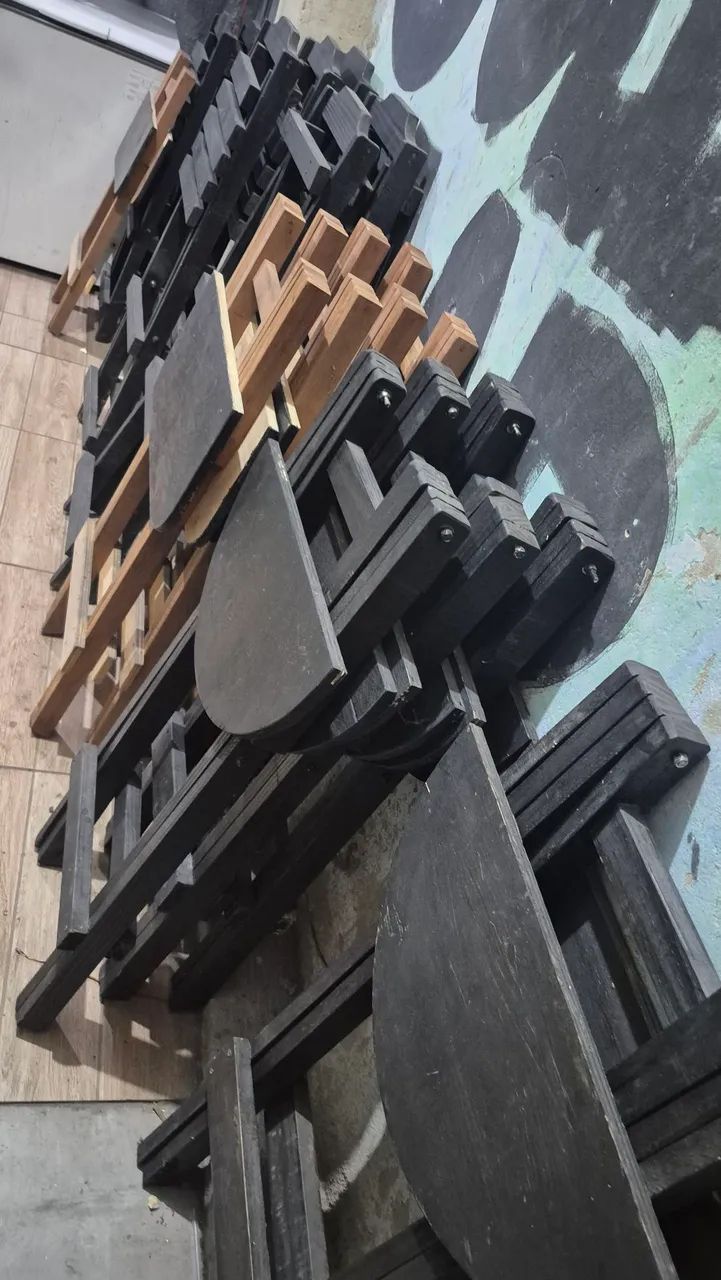 Vendo Jogo de mesas e cadeiras para bares. - Foto 2
