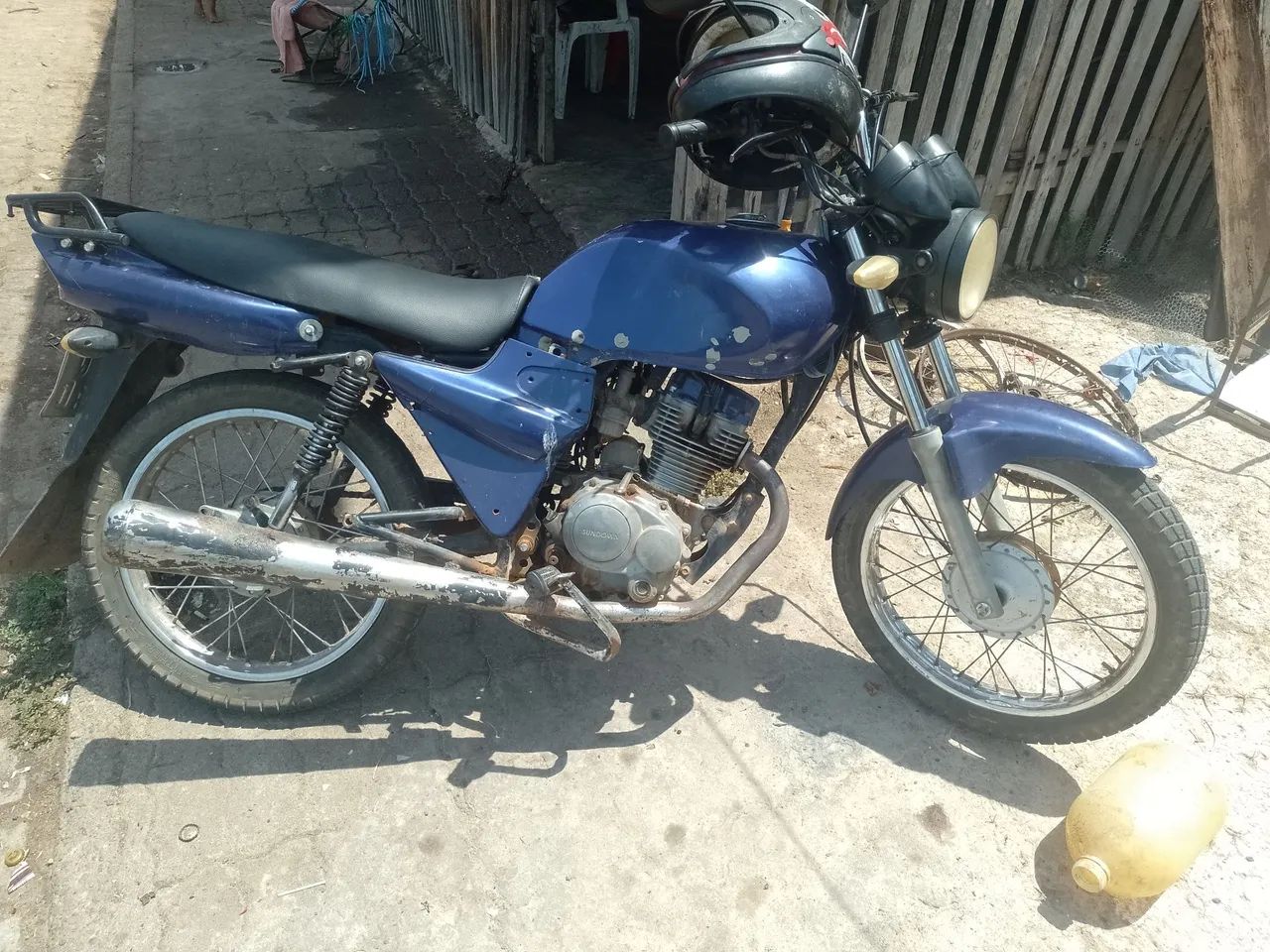 Uma moto 125