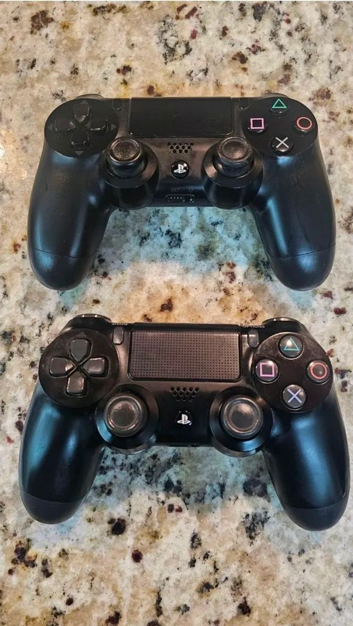 ps4 slim 480gb (ssd) com 2 controles, suporte/carregador e jogo god of war (2018). - Foto 4