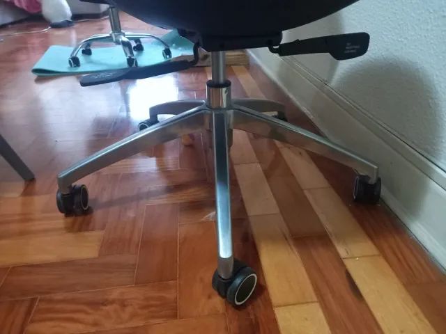 Cadeira de escritório em ótimo estado - Foto 4