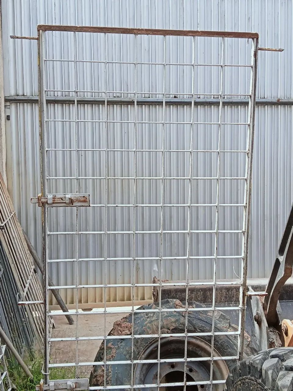 Complete square-type grille for windows and doors