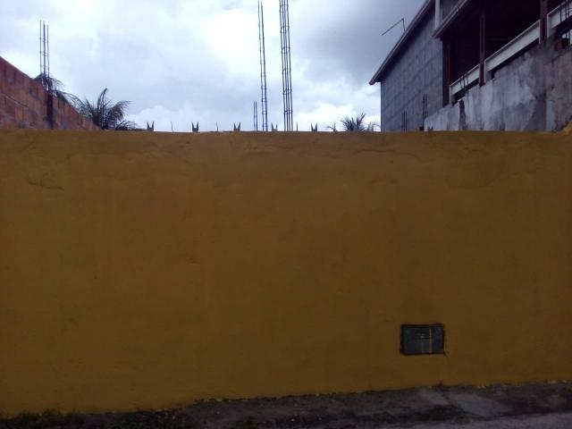 Excelente terreno com obra construída, com área lateral e nos fundos