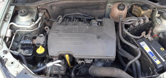 Renault Clio sedan 1.0 16v - Foto 10