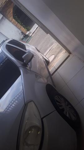 Vendo ou troco sandero por carro 2013 em diante - Foto 6