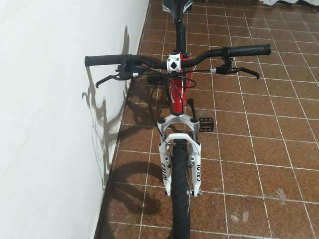 Bicicleta Caloi wild XS Aro 20 7 Marchas - Foto 2