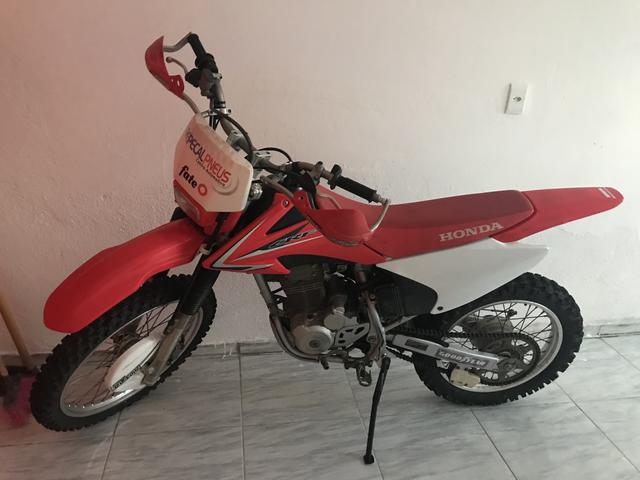 Crf 230 ano 2010, muito nova