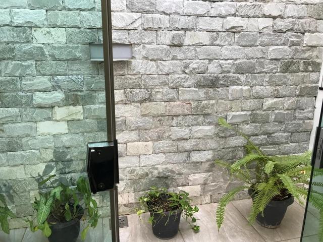 Excelente Casa, 3 Qts Sendo 1 Suíte, Laje, Cerâmica, Lazer no Piso Superior! - Foto 6