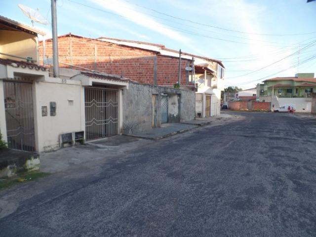 Imóvel no Petrolar: garagem coberta, 2/4, área de serviço, área externa