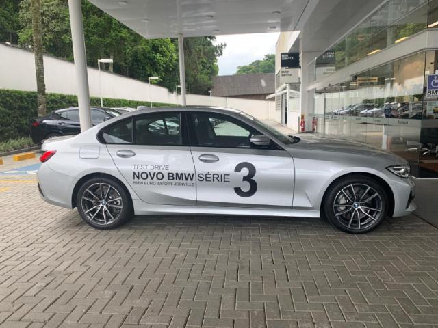 BMW 330I 2.0 16V TURBO GASOLINA M SPORT AUTOMÁTICO - Foto 2