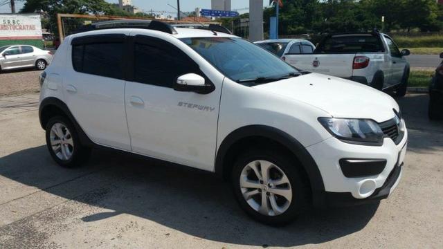 Sandero Stepway 1.6 2015 Branca - 04 Pneus Novos, Todas Revisões feitas na Concessionária - Foto 2