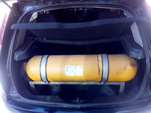 Ford Fiesta Hatch compl + Gnv + 48 X 390,00 Primeira parcela por conta da loja - Foto 6