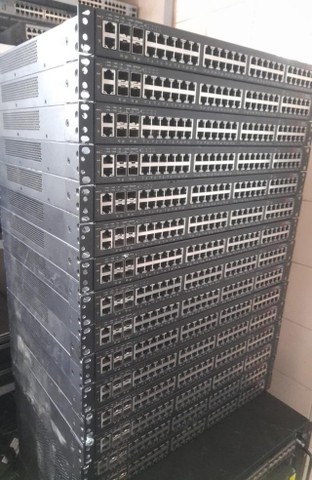  Switch Brocade ICX 6450-48P 48 Portas Gigabit Ethernet 