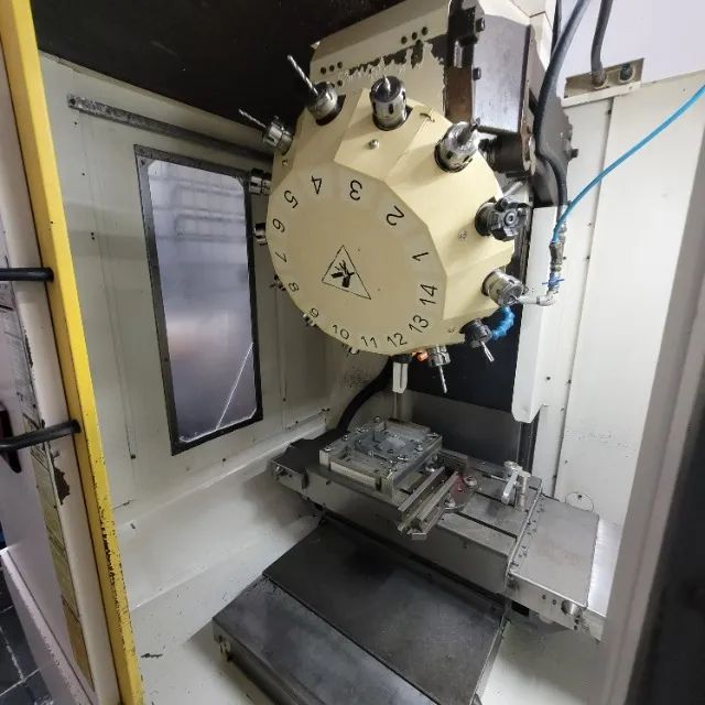 Centro De Usinagem, Fanuc, Robodrill Alpha T14 Ie 2007 - Foto 3