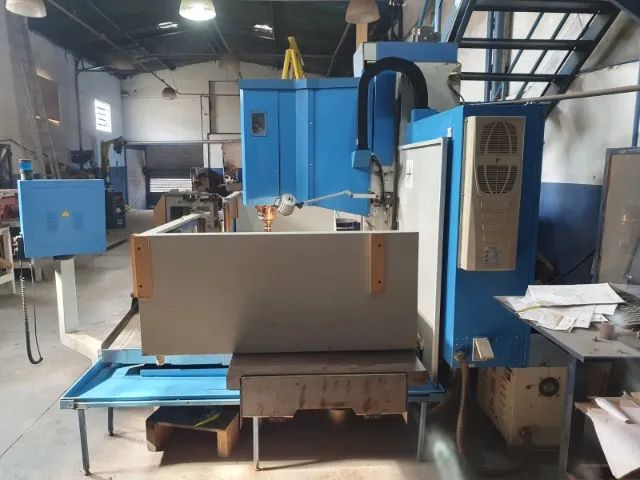 Fresadora CNC Veker Mod MVK-2500 Siemens 802D Ano 2011 - Foto 2